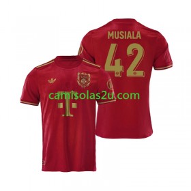 Camisolas de futebol Bayern München Jamal Musiala 42 125th Anniversary Equipamento Principal Vermelho 2024/25 Manga Curta